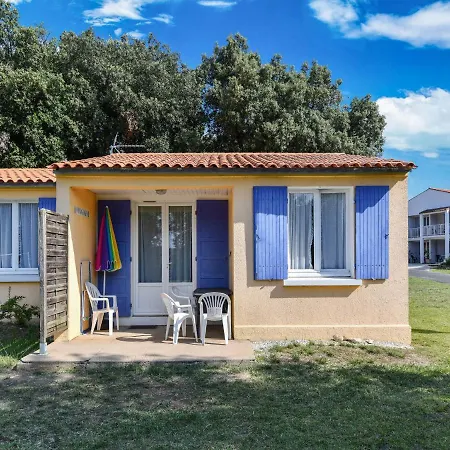 Gite In A Holiday Park With Swimming Pool Tatil Evi Saint-Savinien