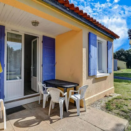 Tatil Evi Gite In A Holiday Park With Swimming Pool Saint-Savinien